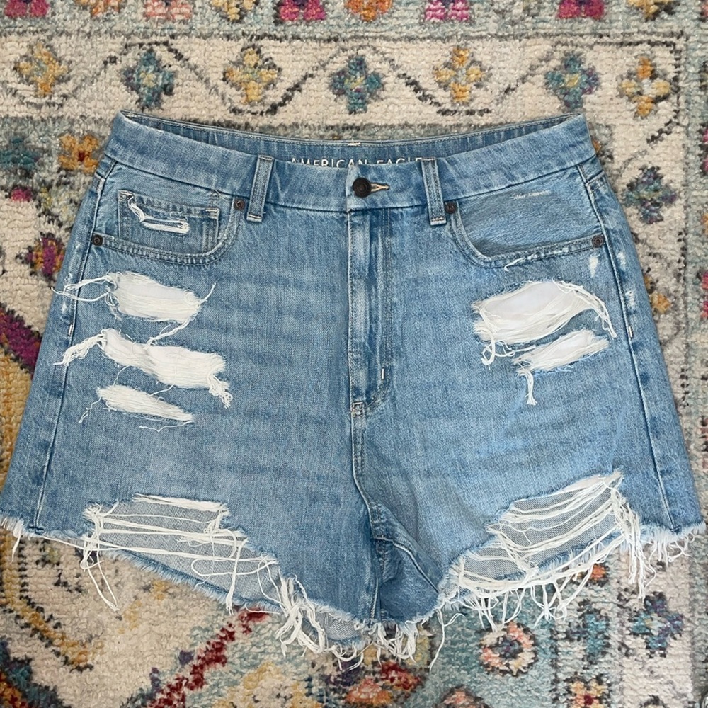 American Eagle Destroyed Curvy Mom Short Size 12